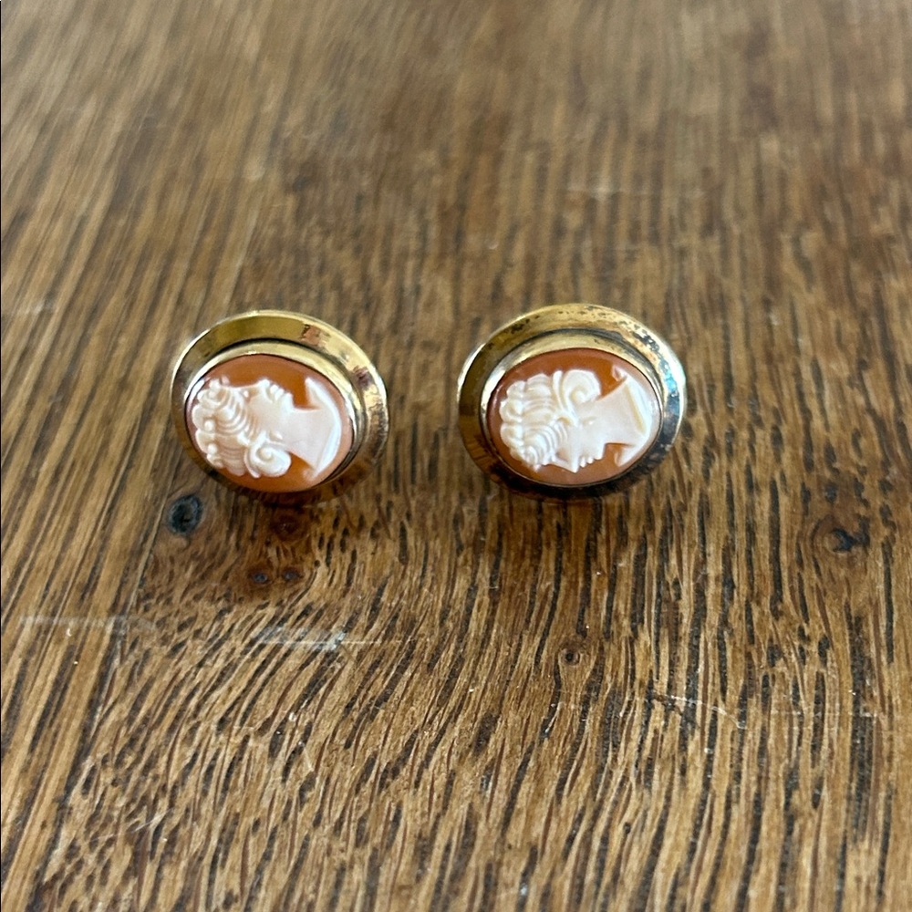 Vintage 60’s Goldfilled Cameo Earrings